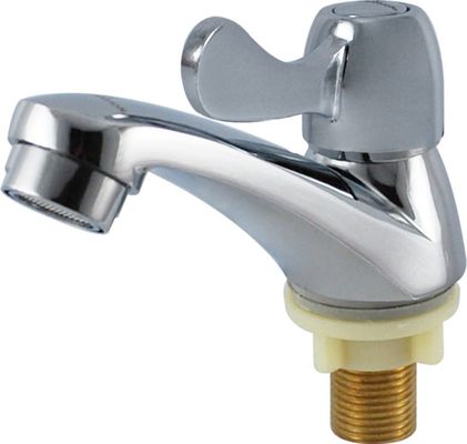 Grifo de lavabo moderno de aleación de zinc con núcleo de válvula de cerámica y acabado cromado