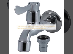 Grifón de baño montado en la pared con cuerpo de latón y modos de salida de agua doble contra salpicaduras