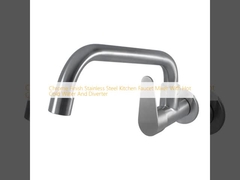 Cromo de acabado de acero inoxidable de la cocina del grifo mezclador con agua fría caliente y el desviador